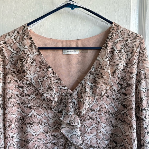 Calvin Klein Ruffle Blouse Long Sleeve Beige Snake Print Size XL - Picture 1 of 14